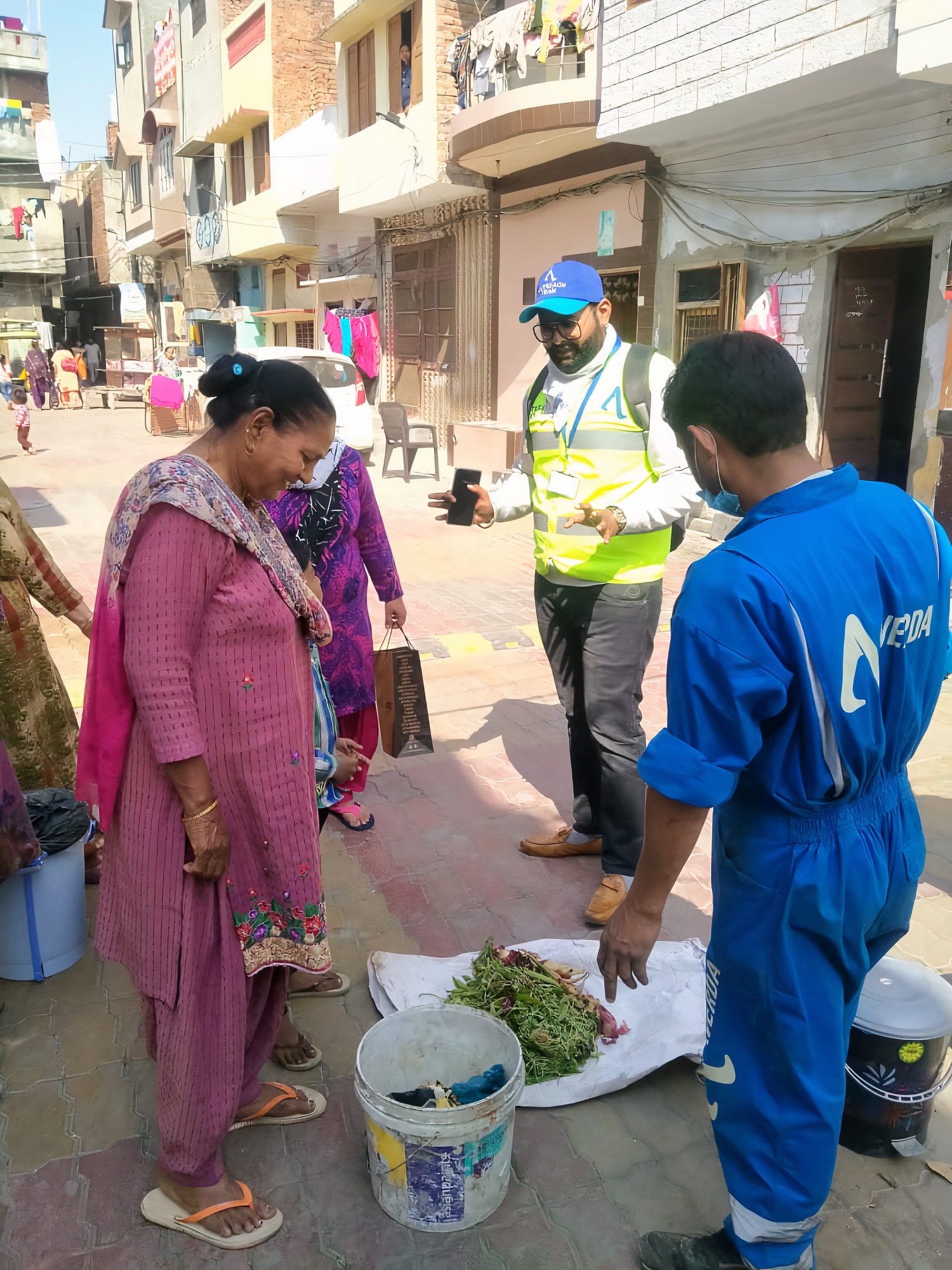Averda outreach teams educating residents